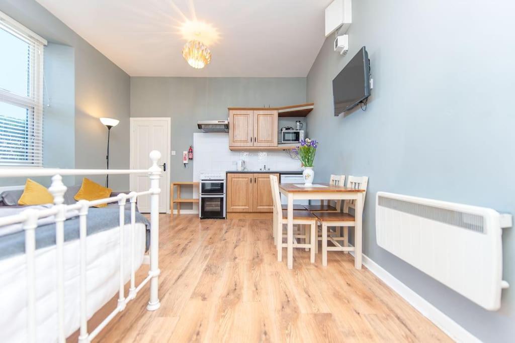 Clonbur House - Studio Village Apartment Голуей Екстериор снимка