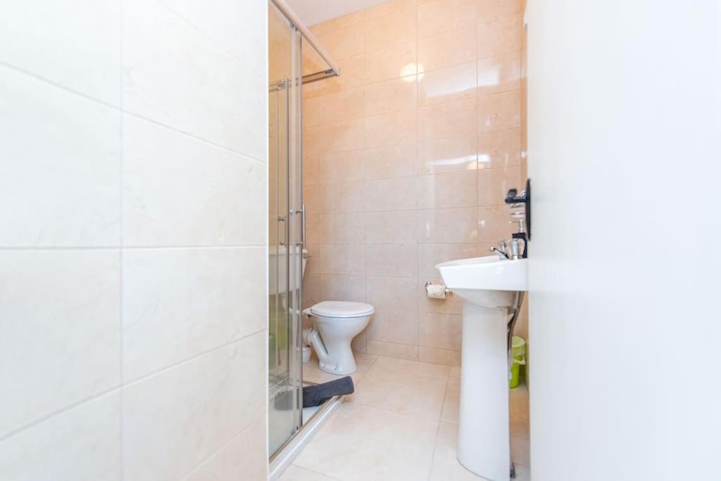 Clonbur House - Studio Village Apartment Голуей Екстериор снимка